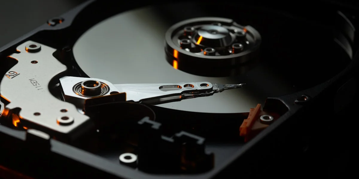 KI-Videogenerierung Konzept mit digitalen Filmstreifen und neuronalen Netzwerken