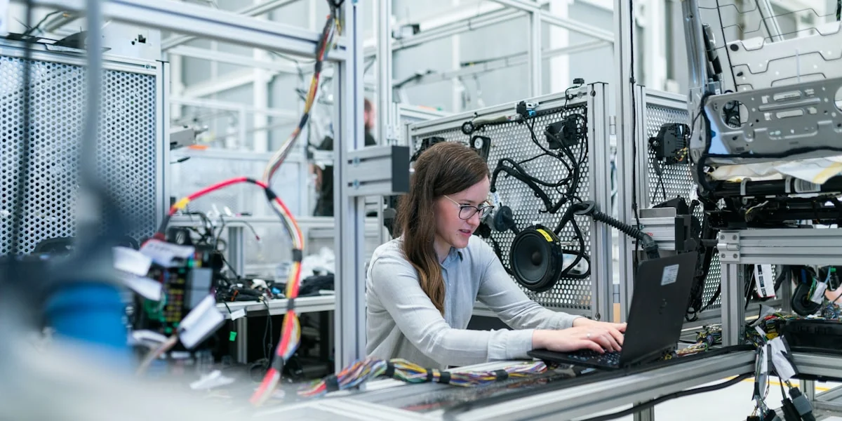 KI-gestützter Coding-Assistent mit modernem Entwickler-Setup