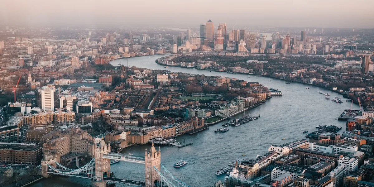 Londoner Skyline mit modernen Bürotürmen und der City of London