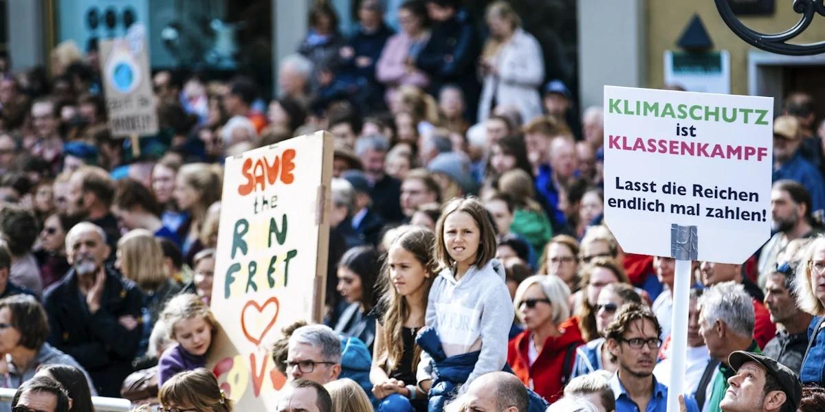 crowd of people during daytime