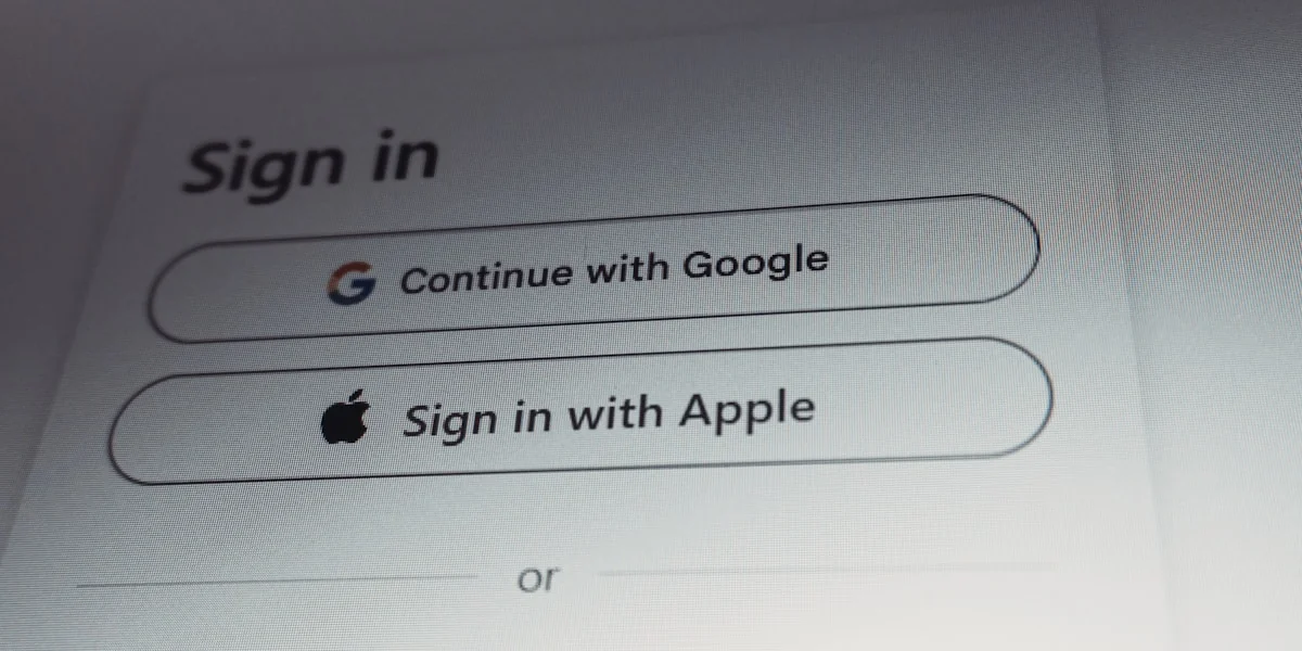 Sign in options with google and apple accounts.